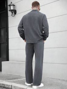 Manfinity Homme 男士休闲单排扣衬衫和裤子套装，适合日常通勤，秋季男士针织两件套，男士服装两件套灰色套装，Manfinity CasualCool 男士提花斜纹抓绒长袖工装衬衫和裤子两件套，适合秋冬季节。 - 深灰色 - 查看 2