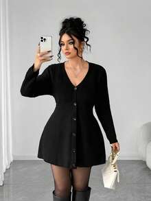 SHEIN PETITE CURVE 加大码黑色纽扣设计中长款开衫，舒适修身毛衣连衣裙 - 黑色 - 查看 1