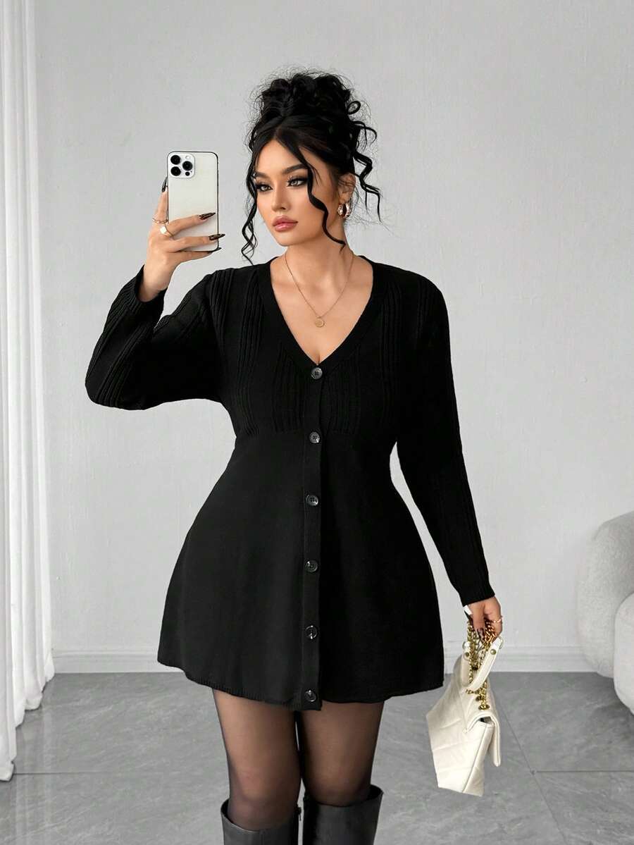 SHEIN PETITE CURVE 加大码黑色纽扣设计中长款开衫,舒适修身毛衣连衣裙 - 黑色 - 查看 1