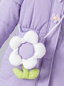 SHEIN 2 Stücke gesteppter Mädchen Mantel in Lila mit Kapuze, Reißverschluss und wattiertem Futter. Taillengürtel, schmale Passform, wattiertes Fleecefutter, mit 3D-Blumendekor und Tasche. Geeignet für Outdoor-Aktivitäten, Herbst/Winter, Freizeit, Schule und Partys. Mädchen-Wintermantel mit Kapuze, lila Outfit, elegante Fleecejacke für Mädchen, Peter-Pan-Mantel.