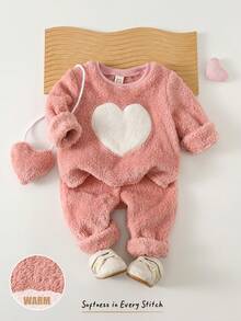 Cozy Pixies 2件套女婴爱心图案加厚抓绒圆领长袖卫衣和松紧腰裤套装；3件套女婴加厚抓绒卫衣套装；可爱迷你背包卫衣套装 - 粉色 - 查看 3