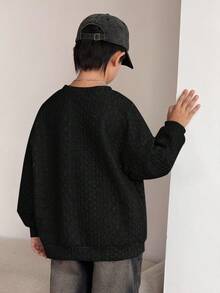 SHEIN 兒童青少年男孩黑色秋季街頭風返校風格紋理抓絨圓領套頭衛衣，休閒校園日常穿著，運動 - 黑色 - 查看 2