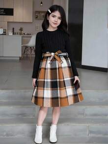 SHEIN 1 pieza Vestido de niña de cuello redondo de manga larga, tejido acanalado con estampado floral en el bajo, dulce y elegante, para otoño - Negro - Ver 9
