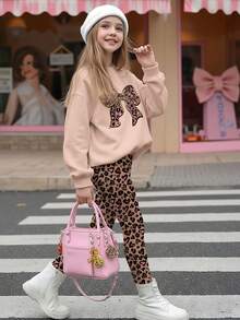 SHEIN Leap Crew 2 件套青少年女孩卡其色、复古豹纹闪光蝴蝶结图案宽松厚实柔软舒适温暖圆领长袖运动衫和紧身裤、青少年秋冬服装、轻松舒适、秋冬多层、时尚、休闲装、蝴蝶图案服装、秋冬、别致秋季、时尚冬季、新风格、舒适季节、圣诞氛围 - 彩色 - 查看 5