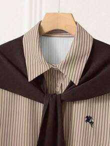 Airaco 女士休闲学院风开学季刺绣马匹条纹拼布针织纯色披肩二合一常规长袖衬衫，秋季 - 卡其色 - 查看 3