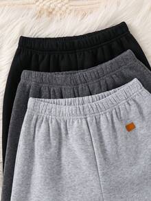 SHEIN 青少年男童买二送一三件装休闲运动学院风简约腰带装饰高性价比多件装运动裤，适合返校季穿着，也适合生日派对、晚宴、演出、婚礼、洗礼、开幕式等场合，日常穿着舒适，适合上学、旅行、运动，适合秋冬季节。 - 彩色 - 查看 4