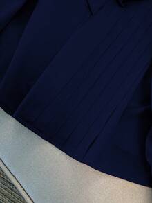 GlowEve CURVE Nuova camicetta elegante da donna taglie forti, con fiocco al collo, di colore unito, versatile per uso quotidiano, design minimalista con pieghe alla moda, snellente e stilosa - Blu Navy - Visualizzare 4