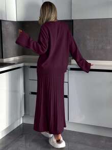 EURMUSE 女士休闲圆领落肩宽松舒适毛衣和百褶A字长裙，日常时尚休闲针织套装 - 酒紅色 - 查看 2