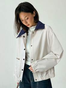 Aloruh Áo khoác nữ dáng suông cổ bẻ phối màu tương phản, thích hợp cho mùa thu. Cổ áo màu be nhạt kết hợp với áo khoác dáng rộng màu cà phê – một lựa chọn đơn giản và thanh lịch cho công sở. - Màu be - Xem 7