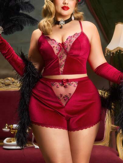 SHEIN 加大码花卉刺绣天鹅绒拼接性感女士吊带背心和短裤睡衣套装，圣诞节