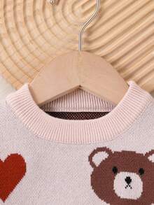 SHEIN Suéter de cuello redondo de manga larga tejido para bebés niños y niñas, cómodo para otoño/invierno, color camello versátil, con estampados de oso de caricatura y corazones en jacquard, lindo y de moda, adecuado para uso diario, salidas, viajes, escuela y fiestas - Multicolor - Ver 5