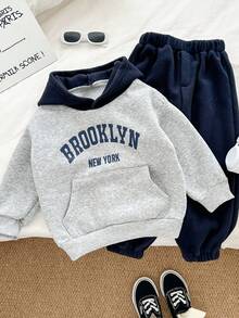 Genkimix Kids 2 件 Genkimix 男童休闲字母印花口袋连帽衫 + 纯色锥形裤套装 - 灰色 - 查看 1