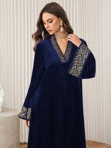 Al Najma 黑色天鹅绒V领亮片刺绣修身喇叭裙，优雅秋冬装 - 寶藍色 - 查看 7