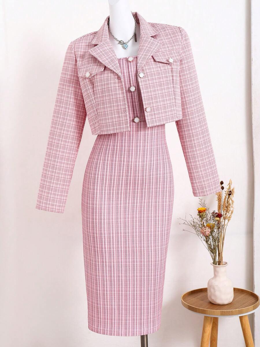SHEIN Sparklyn 两件套少女时尚优雅粉色格子粗花呢翻领纽扣短袖外套和修身中长连衣裙套装，适合春秋季日常穿着、购物、聚会和其他场合。