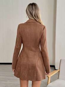 Easowa V领金属装饰领收腰A字长袖连衣裙，麂皮绒面料，休闲优雅的OL风，秋冬款 - 棕色 - 查看 2