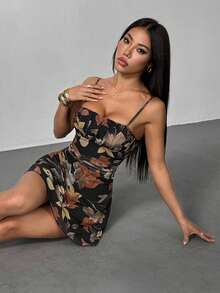 SHEIN PETITE 复古枫叶印花褶皱迷你连衣裙，适合夏季度假和开学季穿着 - 彩色 - 查看 7