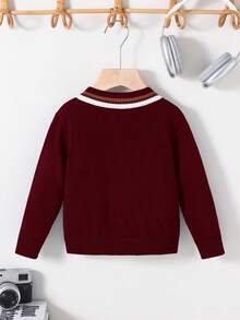 Zikori Little Byeori 这款男童休闲学院风V领条纹长袖针织衫，可爱、时尚又百搭。适合上下学通勤、日常休闲穿着，也适合幼儿园、生日派对、晚宴、演出、婚礼等场合，是返校季的理想之选。