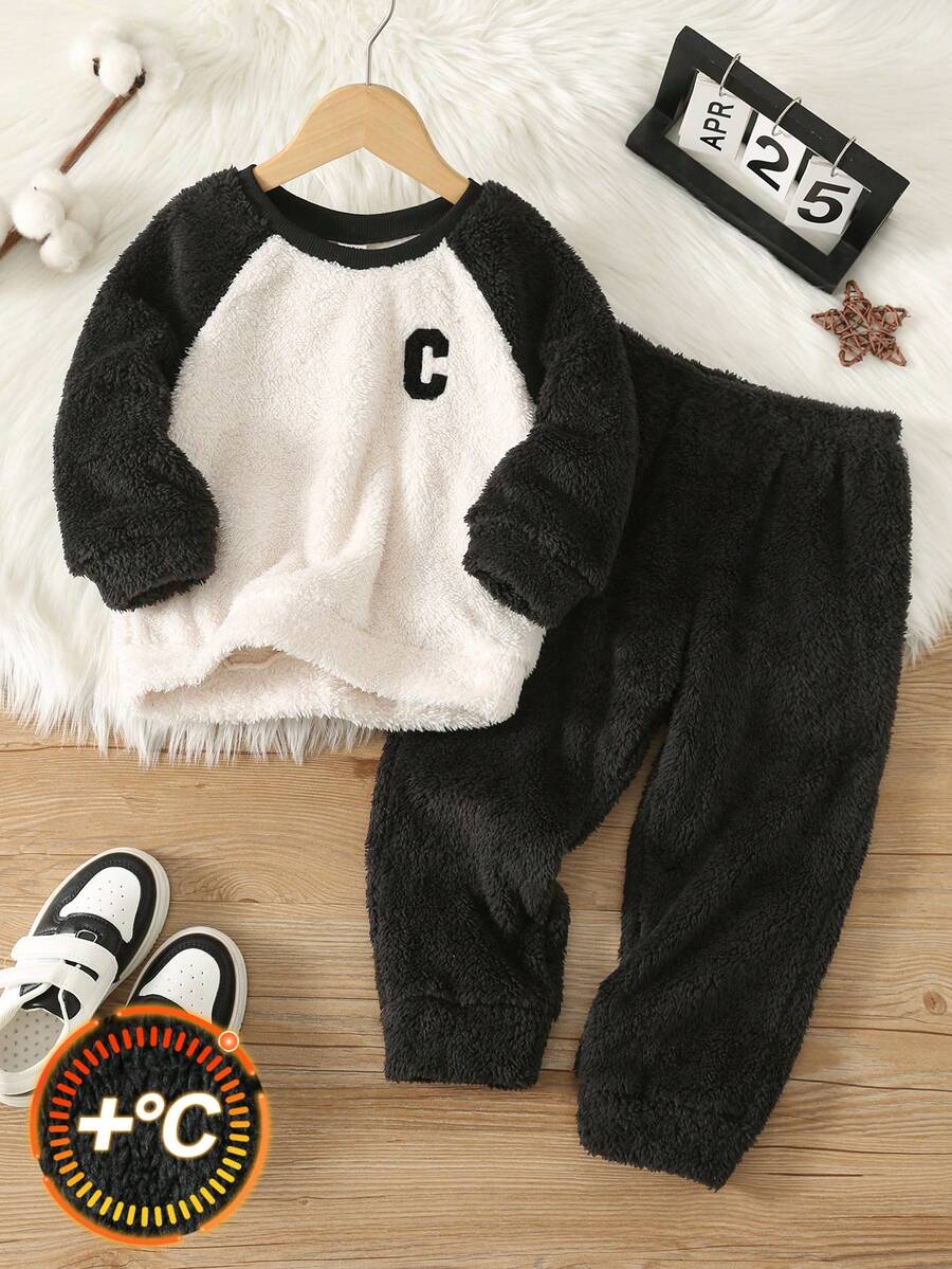 SHEIN 2 st. pyjamasset med långärmad raglanärm och långbyxor för pojkar, höst/vinter, bokstavsdekoration - Svart och Vitt - Visa 1