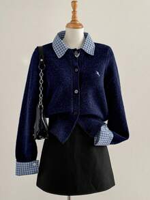 Sweetra 秋冬新款小马刺绣格子拼接二合一时尚宽松学院风长袖开衫 - 藏蓝色 - 查看 1
