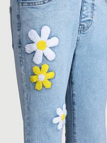 SHEIN Streecool Kids Celana Jeans Anak Perempuan Model Flare Biru Retro Pinggang Tinggi, Motif Bunga Biru Muda, Lucu, Musim Panas, Kembali ke Sekolah, Celana Denim Slim Fit Elastis dengan Desain Ujung Berumbai - Medium Wash - View 5