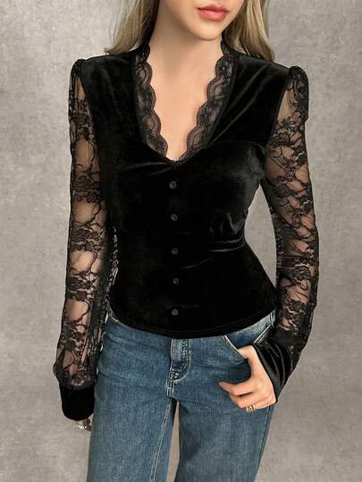 Ardnt Blusa gótica chique com decote em V, veludo e renda contrastante, peça versátil para festas, ideal para sobreposições.