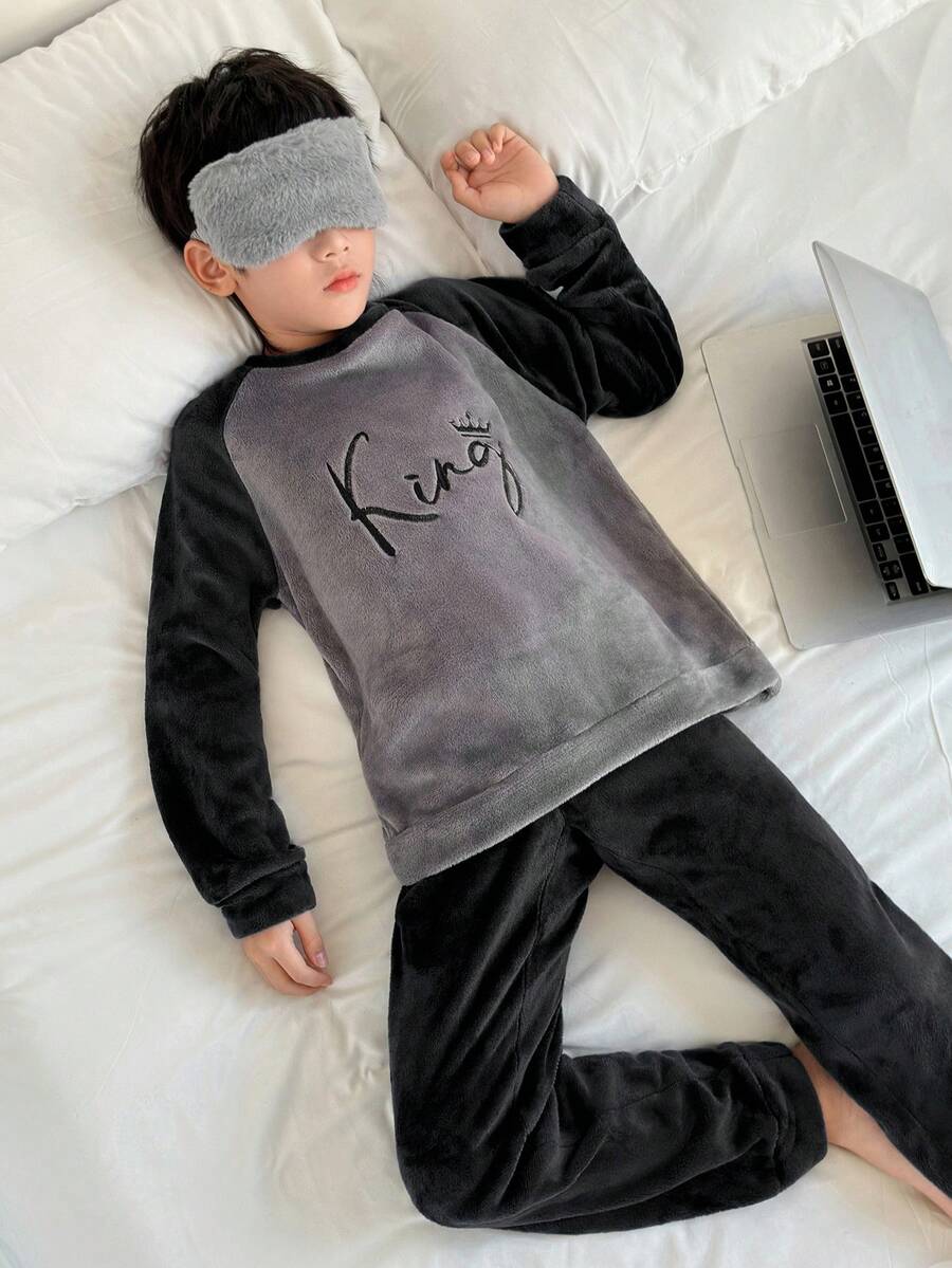 SHEIN 2 Stücke Farbblock Buchstaben Stickerei Plüsch Loungewear Set für Tween-Jungen