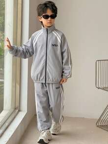 SHEIN Little Byeori 2 件套青少年男孩休闲韩版宽松立领夹克和抽绳裤套装，适合秋冬运动休闲 - 淺灰色 - 查看 4