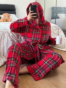 SHEIN 3 Stücke Große Größen karierter Camisole und Hose und flauschiger Kapuzenmantel Set, gemütlich für Herbst/Winter 3 Teile flauschiger Pyjama Set Rote Pj Set Frauen Pyjama Sets für Frauen Winter - Verschiedenfarbig - Übersicht 5