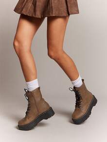 SHUZIA 标志性英伦风女款厚底系带优质做旧PU棕褐色战斗踝靴——凸纹鞋底，抓地力强，经久耐用，侧拉链方便穿脱。大胆、舒适，专为日常时尚探险而打造。 - 紫紅色 - 查看 4