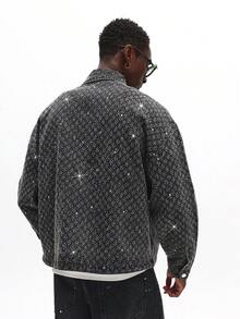 SUMWON Chaqueta vaquera para hombre con incrustaciones de rhinestones y patrón brillante, de manga larga y abotonada, para salidas casuales - Negro - Ver 2