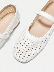 CUCCOO BIZCHIC Women's Buckle Design Hollow-Out Casual Versatile Flat Shoes For Christmas