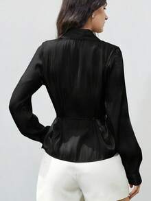 Aveloria Modichic 新款时尚简约优雅女士翻领衬衫，光泽缎面腰部抽绳，修身长袖衬衫 - 黑色 - 查看 3