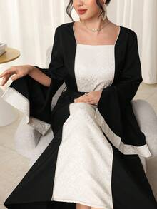 Al Najma 2025 Neues Mittlerer Osten Stil Abaya Kleid, Farbblockdesign Jacquard mit feiner Borte, quadratischer Ausschnitt, elegant & schlank - Schwarz - Übersicht 2