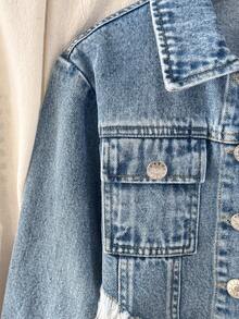 SHEIN Vintaside Kids Bộ đồ denim 2 mảnh cho bé gái, hàng mới thu/đông mỏng, màu xanh tẩy trắng vừa phải, thiết kế phong cách đường phố Y2K, đính đá giả nhiều, túi thường cơ bản, viền bất đối xứng, áo khoác lửng tay dài, quần jeans ống đứng đơn giản, cạp chun 5 túi, chất liệu denim cotton mềm mại, không co giãn, thích hợp cho các buổi đi chơi hàng ngày, đi làm, đi học, tụ tập, hàng mới thu 2025 - Rửa trung bình - Xem 4
