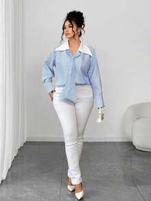 Elenzga Camisa listrada plus size com gola elegante, blusa sofisticada. - Azul - Ver 5