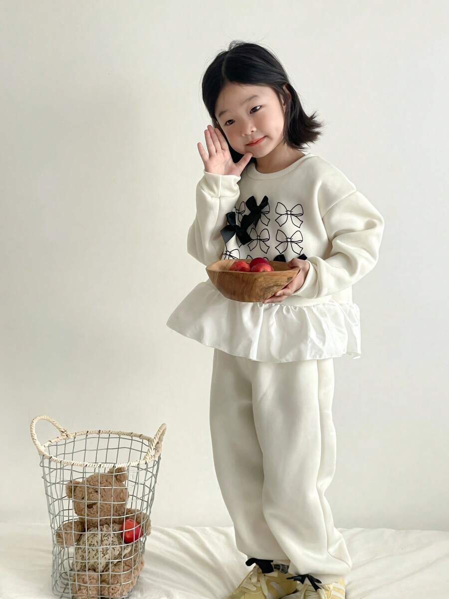 SHEIN 2 件套复古风格儿童女童休闲韩版田园蝴蝶结图案杏色圆领长袖荷叶边下摆上衣和宽松裤子，适合日常穿着、外出、秋冬