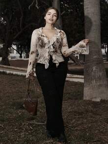 Lupita Cardoza Pantalones rectos de talle elástico y pierna ancha con estampado estrellado plateado de uso casual - Negro - Ver 1