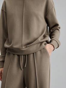 Ontre 2026春夏女装两件套，派对灰棕色，休闲运动通勤舒适款，情人节，优雅宽松版型，情人节穿搭，春夏，工作，办公室，职业女性，办公室服装，商务休闲女性，日常穿着，都市时尚，女式卫衣，女式上衣，女式运动裤，裤子，女式春夏套装，节日装扮，时尚百搭流行女装两件套 - 咖啡棕 - 查看 8