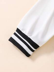 SHEIN 2 Stücke/Set Jungen Outfit im Collegestyle: Schwarzes Strickoberteil mit weißen Ärmeln, großer Buchstabe A Aufdruck, passende bedruckte Jogginghose mit geripptem Kragen, Bündchen und Saum, Gummibund für Komfort, lässiger und sportlicher Look, geeignet für Frühling/Herbst, Alltagstragen, Schule, Reisen