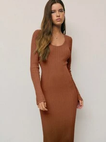 Nöista 这款长袖渐变针织连衣裙采用修身剪裁，勾勒出曼妙身姿，搭配竖条纹和精致的V领设计，打造出既显身材又时尚现代的造型，轻盈舒适，是女性春假穿搭的理想之选；也适合优雅叠穿、日常精致造型、节日生日装扮以及高雅庆典等场合。 - 摩卡棕 - 查看 4