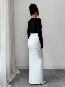 Elenzga Vestido ajustado elegante con bloque de color y drapeado para mujer - Blanco y Negro - Ver 2