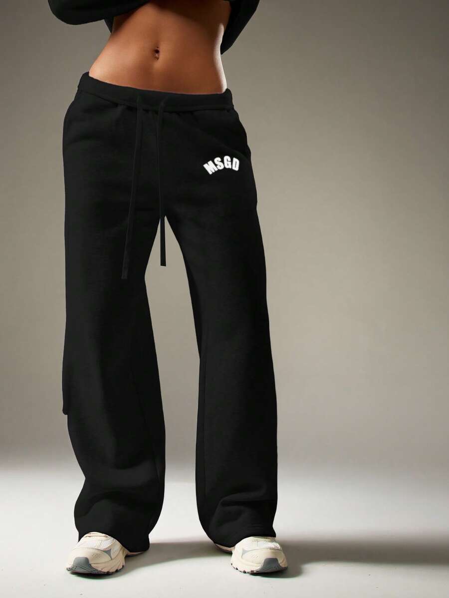 MISSGUIDED Pantalones jogger de ajuste relajado con cintura con cordón y estampado de logo para comodidad casual - Negro - Ver 1
