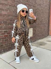 SHEIN Playful Pals 女童春秋冬两件套：立领长袖拉链豹纹上衣外套和宽松豹纹直筒裤，饰有蝴蝶结，复古休闲风酷炫女童服装套装 - 彩色 - 查看 10