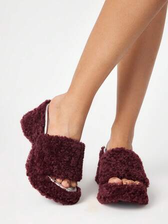 Nuove scarpe con tacco alto per autunno/inverno, sandali con zeppa e platform in finta pelliccia per le donne