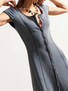 Bohemela Avslappnad enfärgad stickad v-ringad figurnära tvättad damklänning med mellanlång passform - Grå - Visa 2