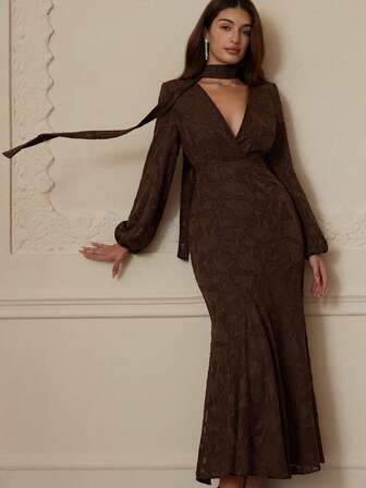 Aveloria Rosie Elegant Cutout V-Neck Belted Mermaid Hem Long Sleeve Dress