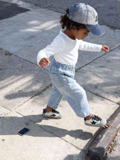 SHEIN 1pc Baby Girl Fashion Casual Basic Simple Light Blue Washed Solid Color Elastic Waist Straight Leg Loose Fit Denim Pants Jeans Trousers Bottoms Soft Clothes For Daily Wear School Play Park Outdoor Spring Fall Autumn Winter