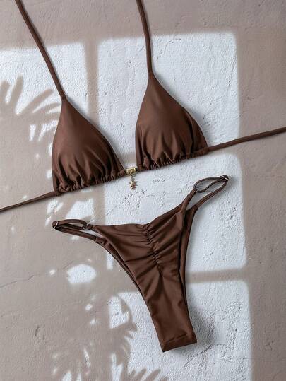 SHEIN Swim Conjunto de Maiô Bikini Sexy Tipo Tanga com Decote Halter e Pingente Metálico, Cor Sólida, Springbreak