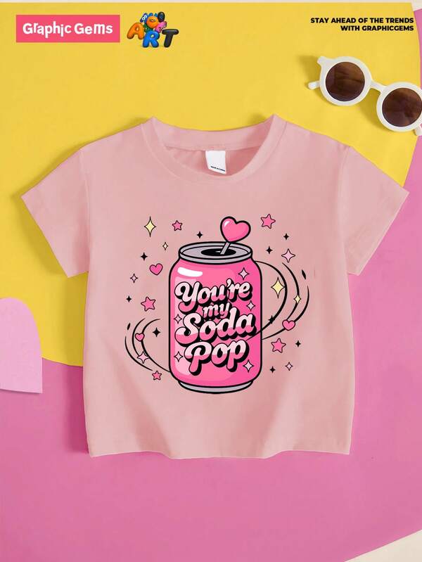 GraphicGems Camiseta gráfica de refrigerante para pré-adolescentes - Estampas fofas "You're My Soda" e "You're So Soda" com design de coração e lata de refrigerante, Blusa de verão rosa de manga curta e gola redonda, Moda casual e confortável para meninas, Estampa de lata de refrigerante inspirada em Kpop em rosa e preto, Perfeita para eventos temáticos, Camiseta gráfica de refrigerante