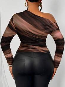 SOLERSUN 大码女式扎染印花不对称长袖皱褶 T 恤，时尚斜肩，休闲日常穿着（图案随机） - 咖啡棕 - 查看 3